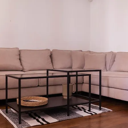 Cozy In Center Apartment