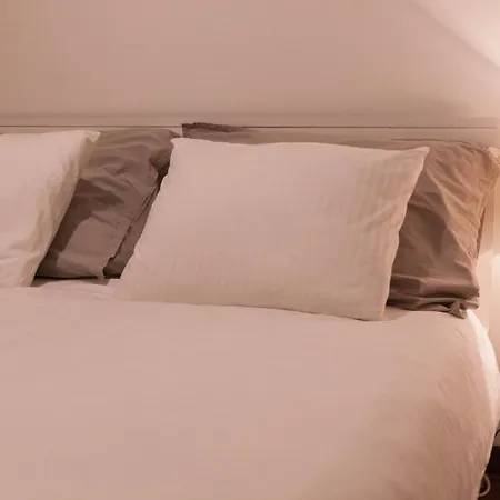 Cozy In Center *